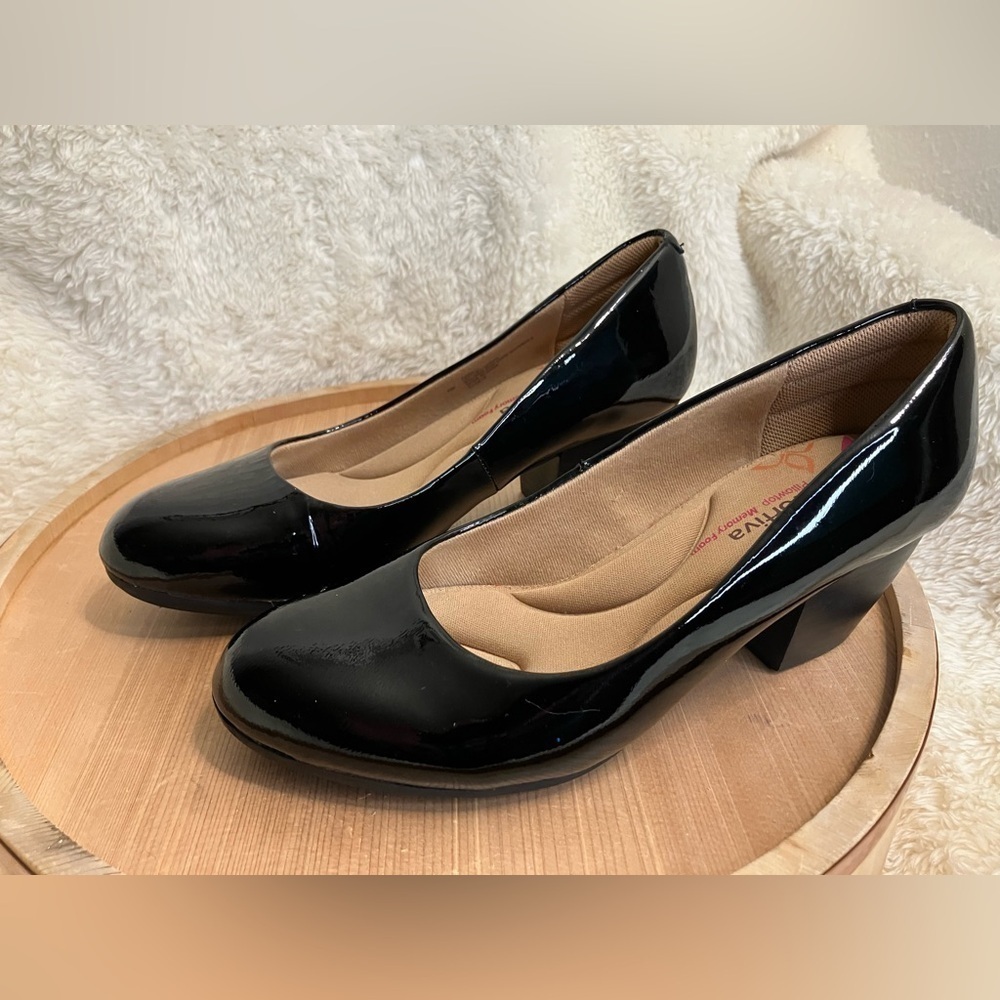 EUC Comfortiva Amora Black Patent Leather Heels Pumps Shiny Glossy Size 6W